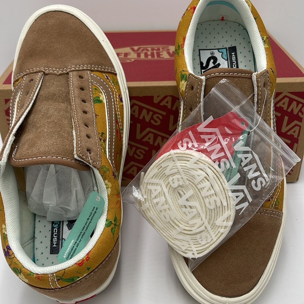 Vans WMNS Floral Tan Sneakers Comfycush Old
Fatal Floral Golden Brow
VN0A5DYC1M7 - Picture 12 of 16